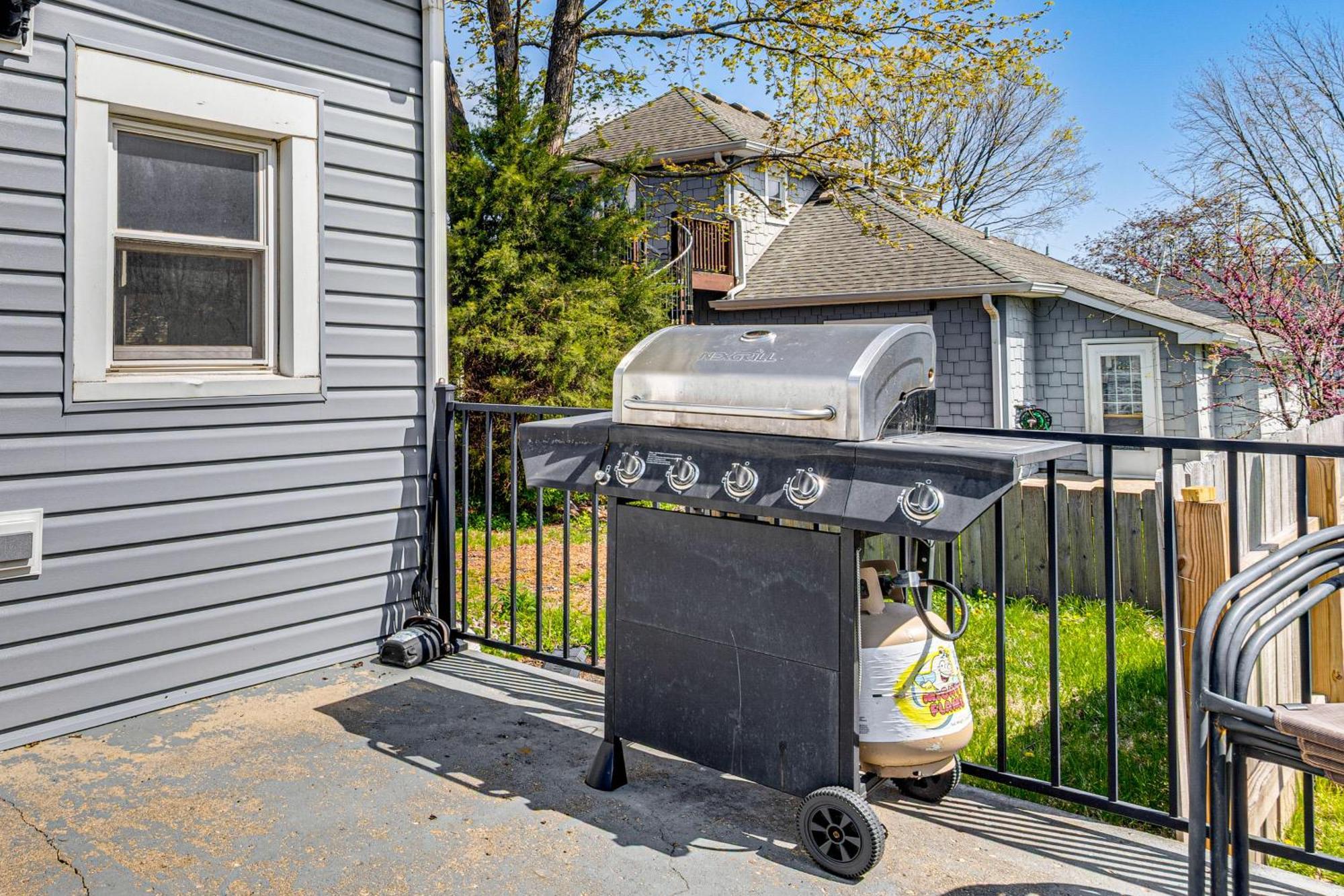 The Junction Victorian Home In Quaint Fortville! Exterior photo