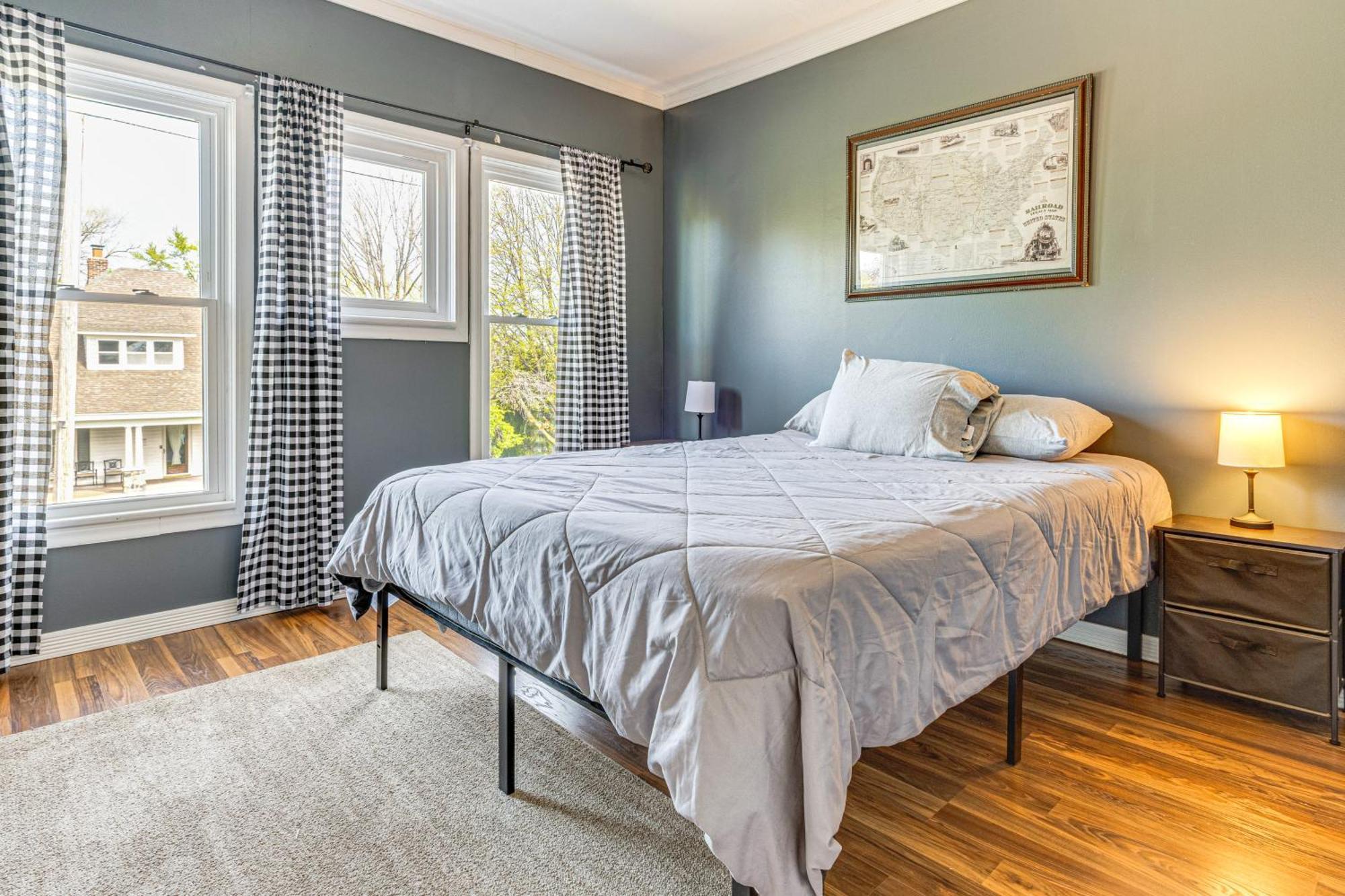 The Junction Victorian Home In Quaint Fortville! Exterior photo
