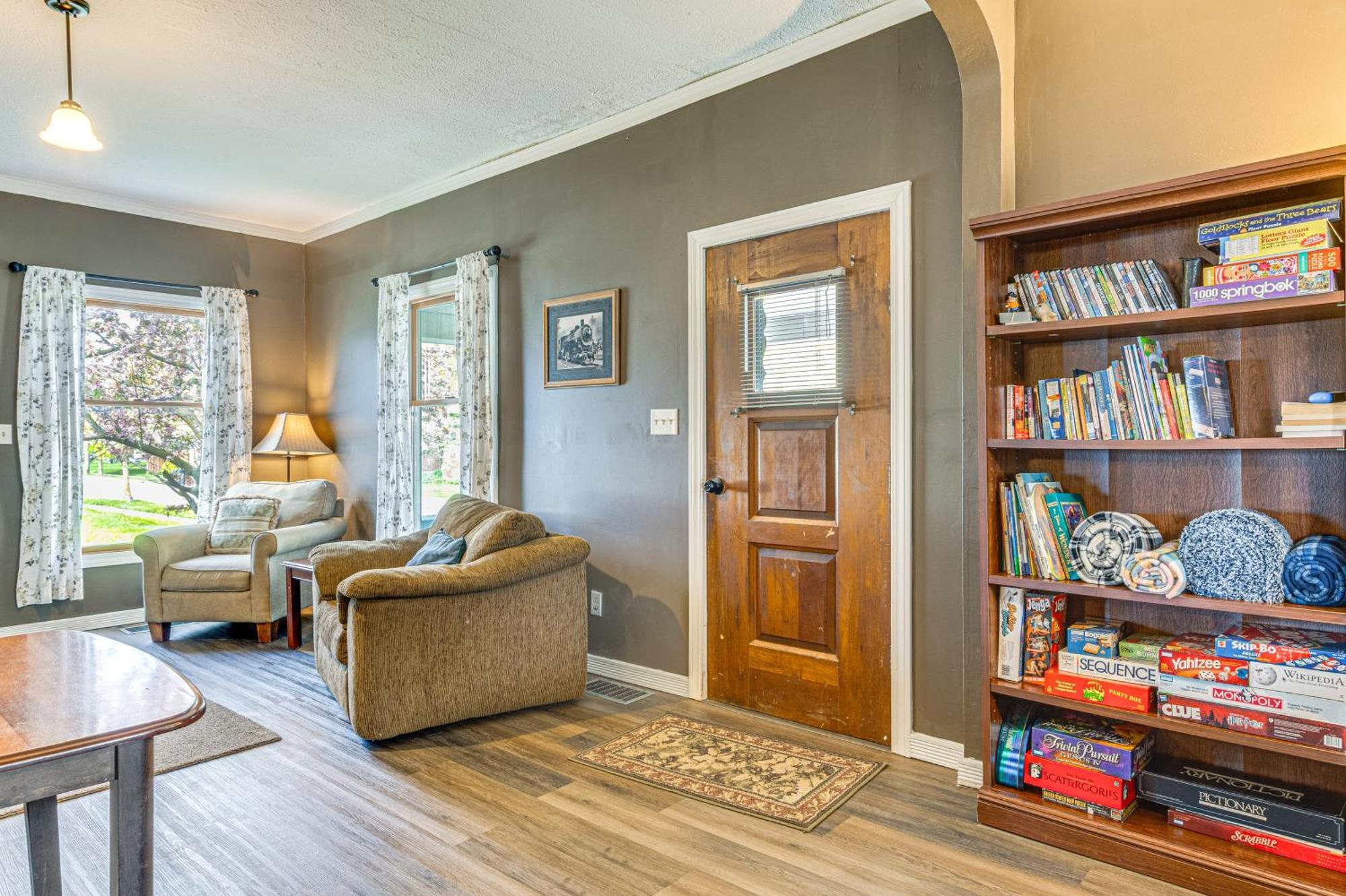 The Junction Victorian Home In Quaint Fortville! Exterior photo